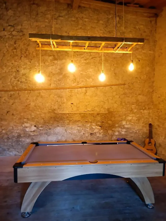 Bed and Breakfast L'Ecrin Lacroisille Франция