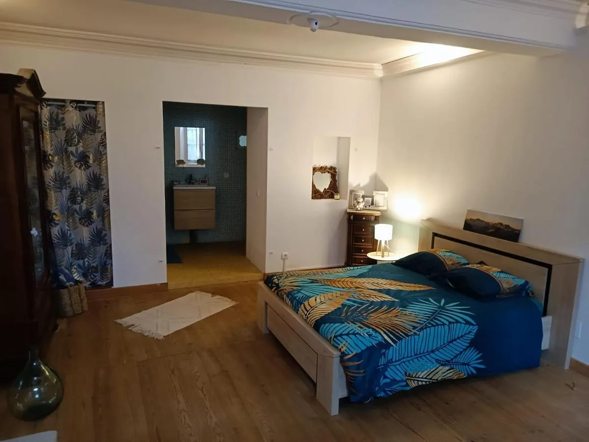 Bed and Breakfast L'Ecrin Lacroisille Отель типа 