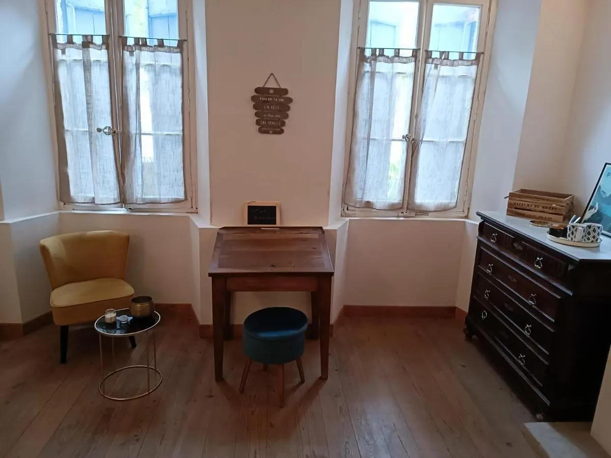 Bed and Breakfast L'Ecrin Lacroisille 0*,  Франция
