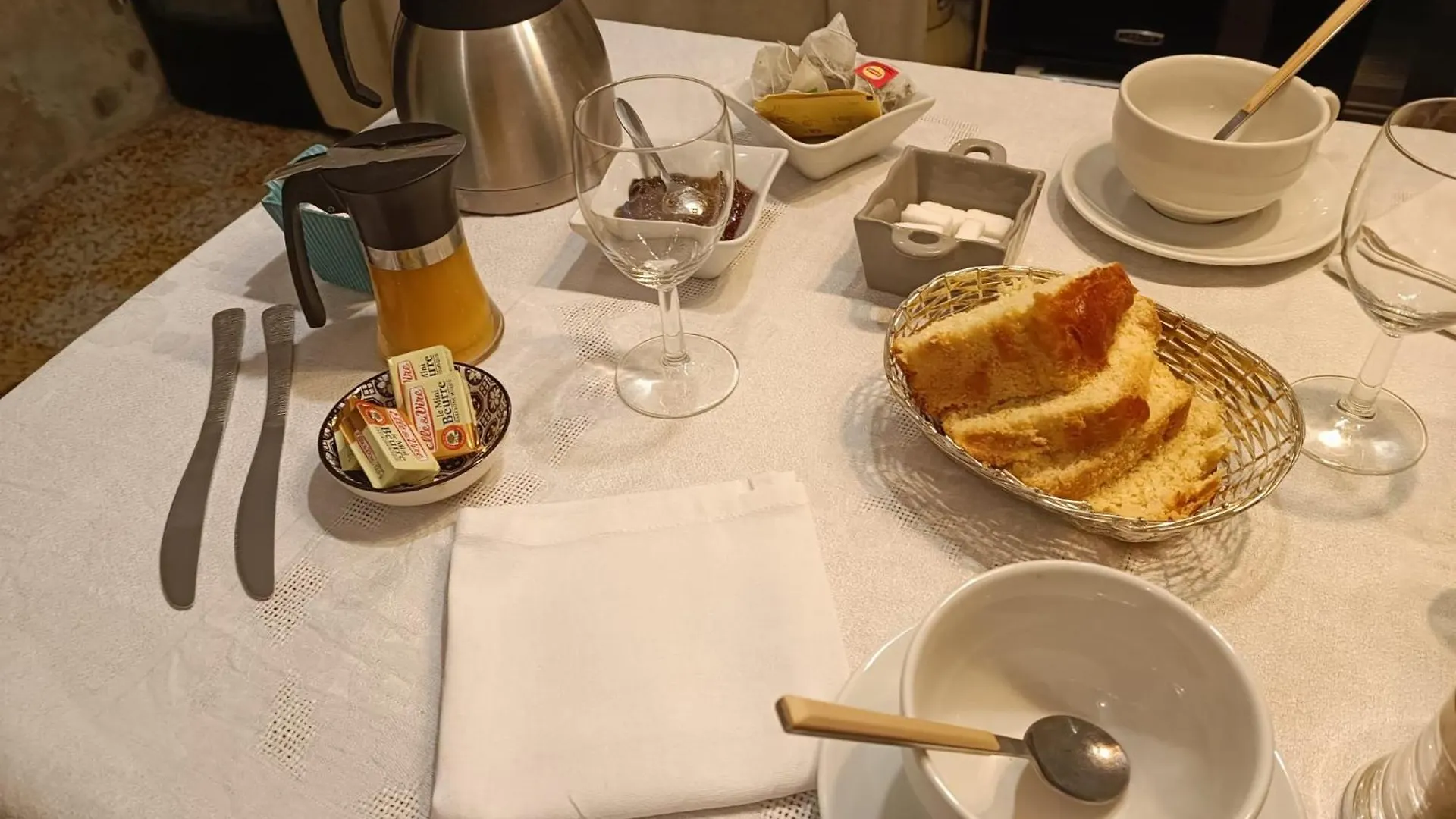 Bed and Breakfast L'Ecrin Lacroisille 0*,  Франция